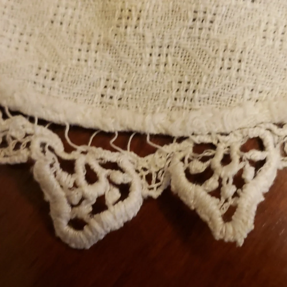 VINTAGE Handmade Doily Embroidered Oval 11x 8